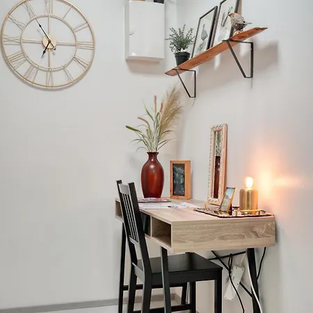 Apartament Stylish Flat Close To The