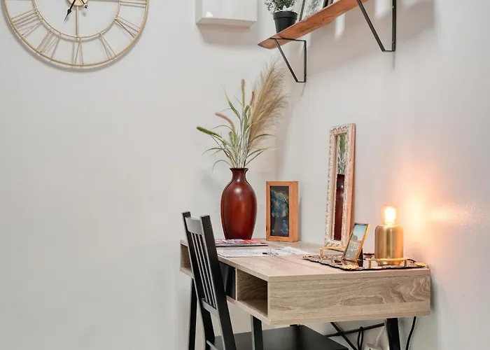 Apartment Stylish Flat Close To The